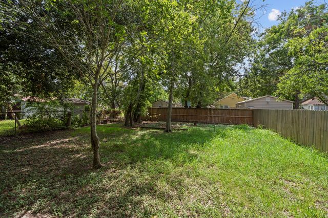 311 7th Avenue N, Texas City, TX 77590