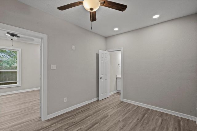 311 7th Avenue N, Texas City, TX 77590