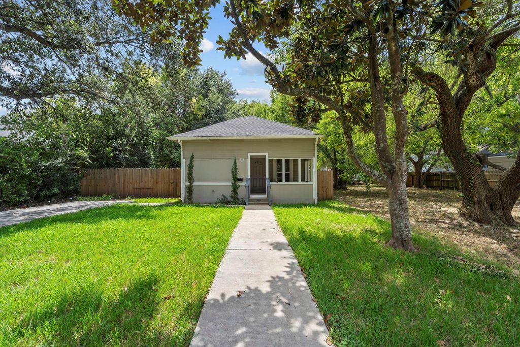 311 7th Avenue N, Texas City, TX 77590