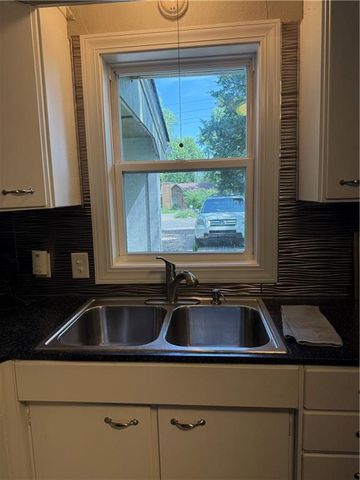 1413 W 4th Street, Lawrence, KS 66044
