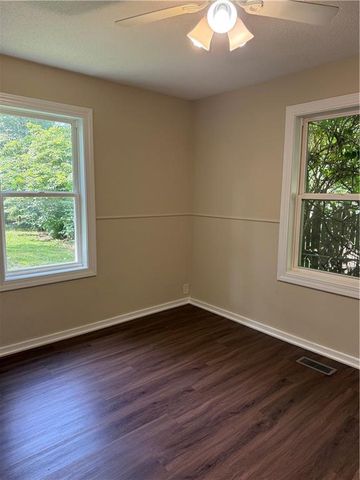 1413 W 4th Street, Lawrence, KS 66044