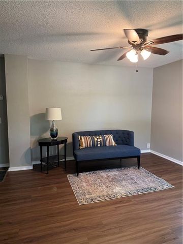 1413 W 4th Street, Lawrence, KS 66044
