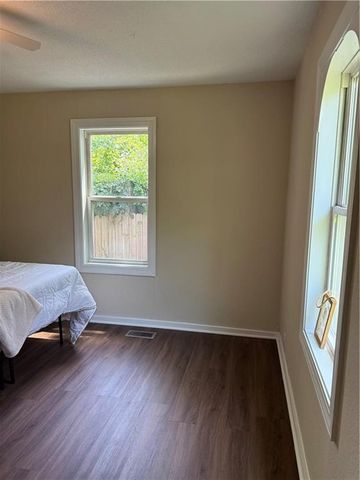 1413 W 4th Street, Lawrence, KS 66044