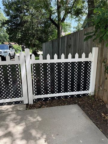 1413 W 4th Street, Lawrence, KS 66044