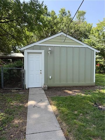1413 W 4th Street, Lawrence, KS 66044