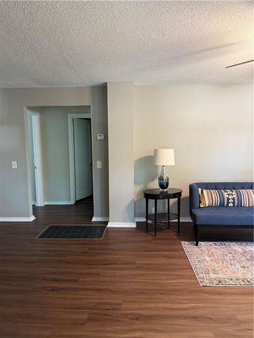 1413 W 4th Street, Lawrence, KS 66044