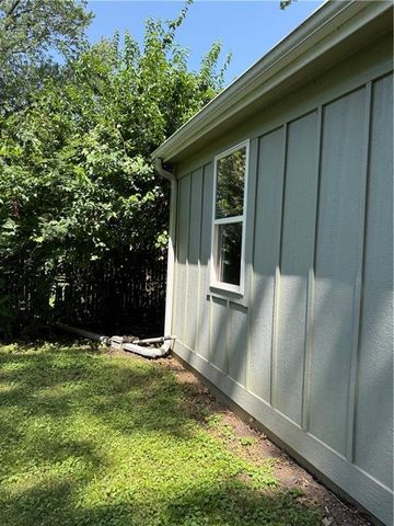 1413 W 4th Street, Lawrence, KS 66044
