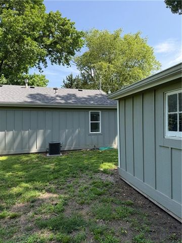 1413 W 4th Street, Lawrence, KS 66044