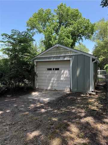 1413 W 4th Street, Lawrence, KS 66044