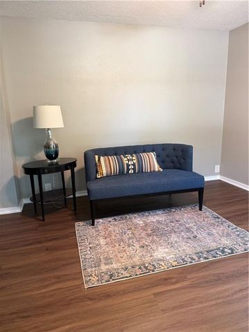 1413 W 4th Street, Lawrence, KS 66044