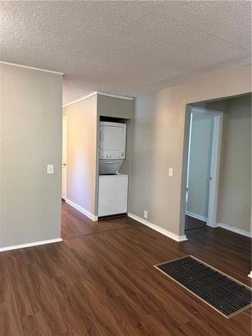 1413 W 4th Street, Lawrence, KS 66044