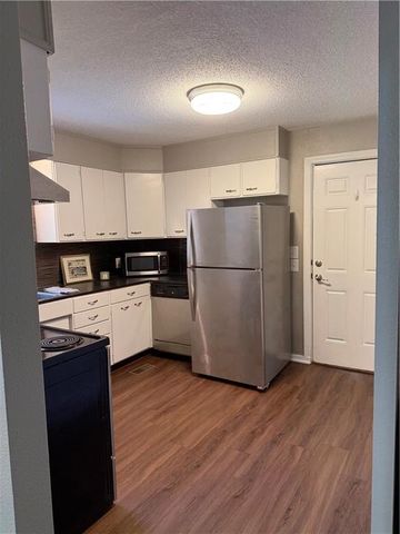 1413 W 4th Street, Lawrence, KS 66044