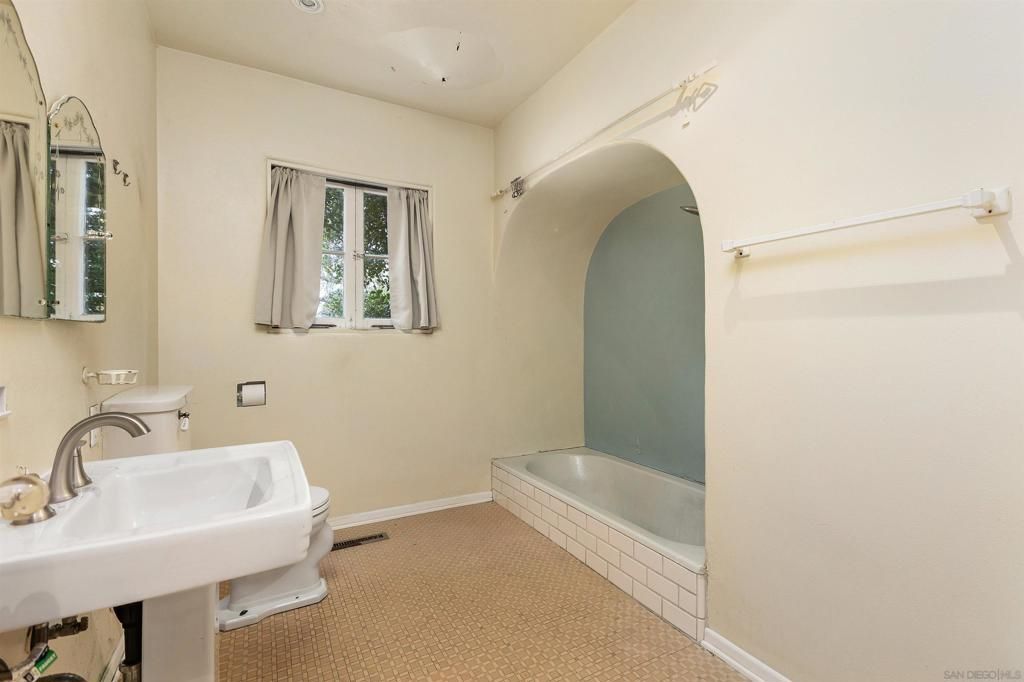 Image 14 of property listing at 2219 La Callecita, San Diego, CA 92103