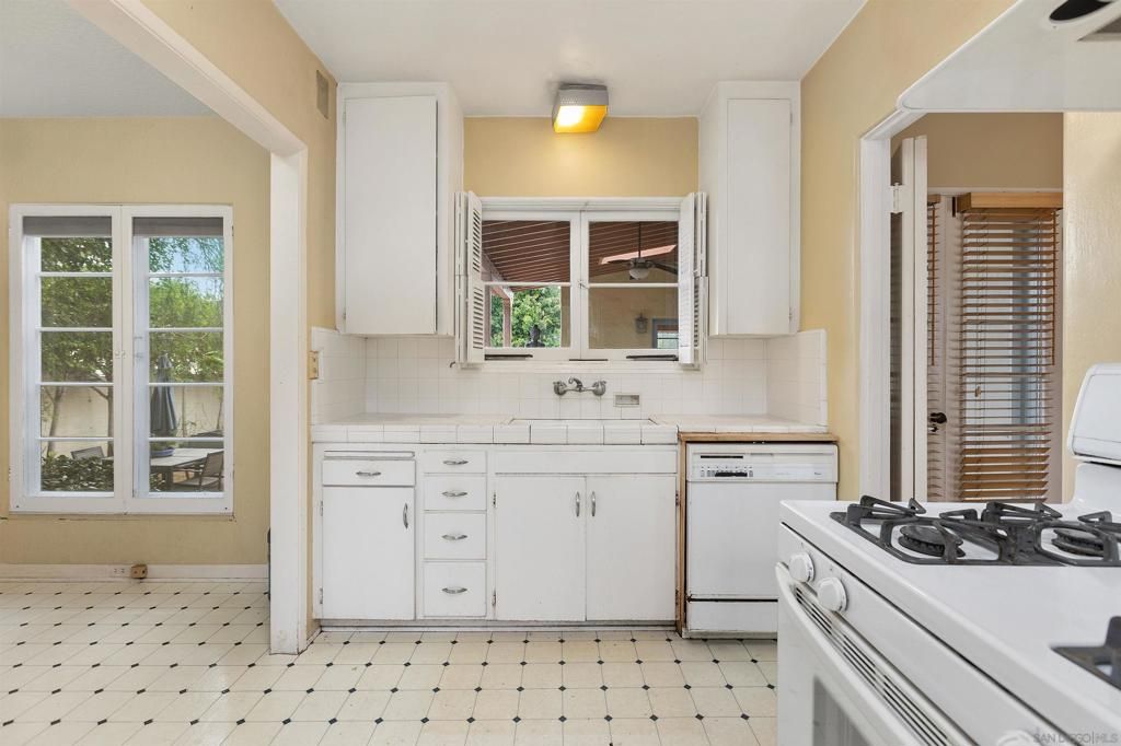 Image 24 of property listing at 2219 La Callecita, San Diego, CA 92103