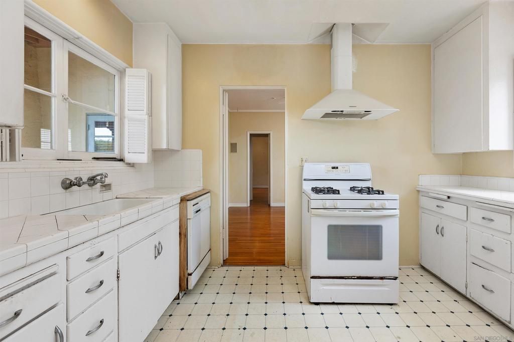 Image 27 of property listing at 2219 La Callecita, San Diego, CA 92103