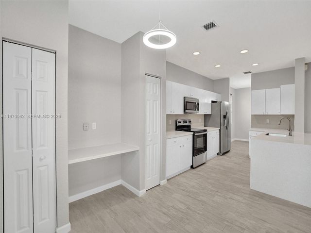 488 Conservation Dr, Weston, FL 33327