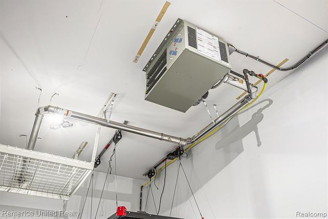 59696 Twin Pines Drive, New Hudson, MI 48165