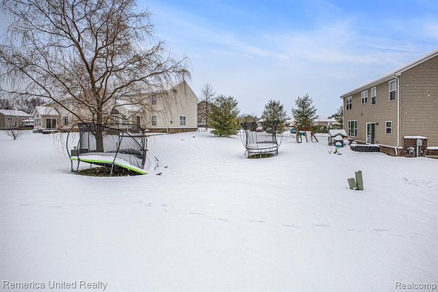 59696 Twin Pines Drive, New Hudson, MI 48165