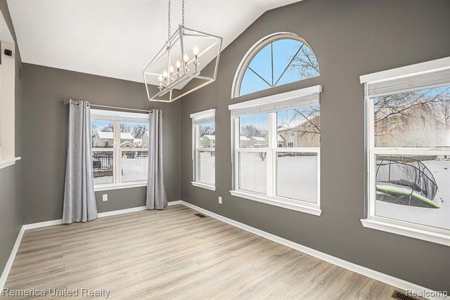 59696 Twin Pines Drive, New Hudson, MI 48165