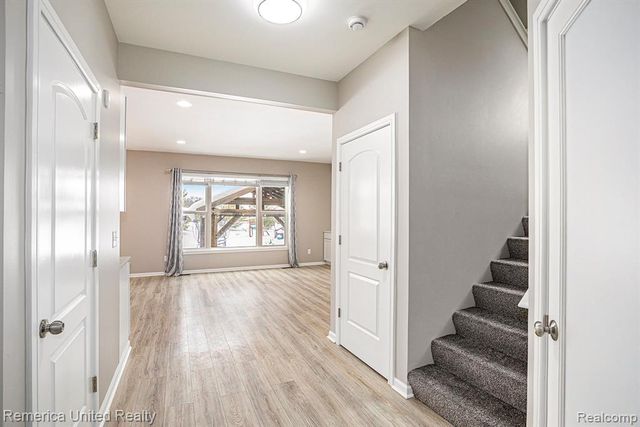 59696 Twin Pines Drive, New Hudson, MI 48165