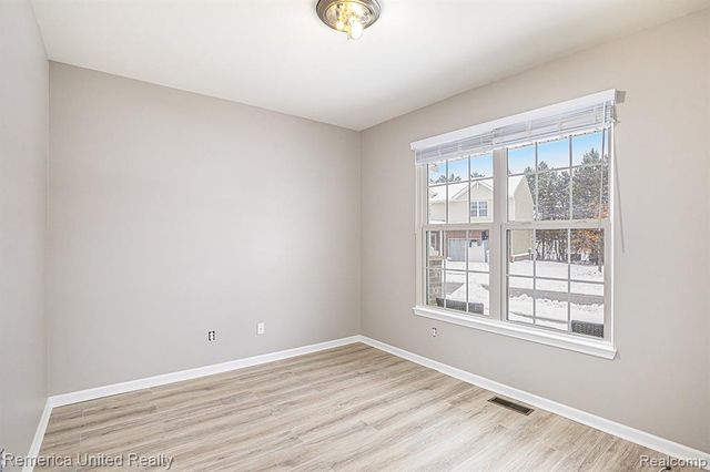 59696 Twin Pines Drive, New Hudson, MI 48165