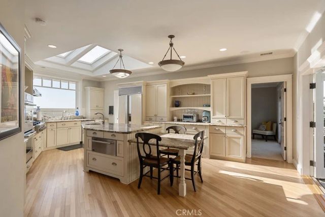407 Mendoza Terrace, Corona Del Mar, CA 92625