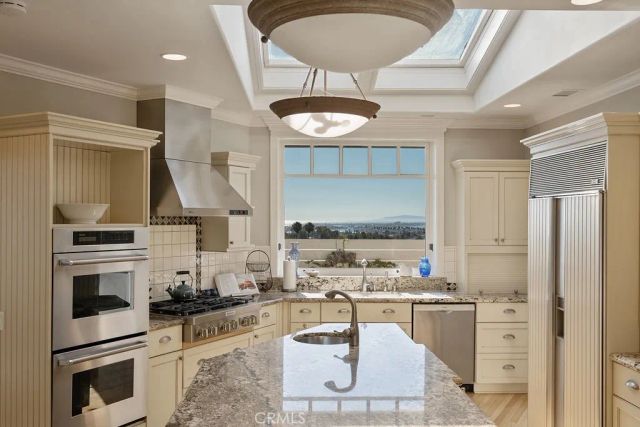 407 Mendoza Terrace, Corona Del Mar, CA 92625