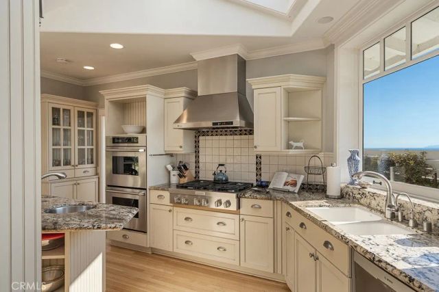 407 Mendoza Terrace, Corona Del Mar, CA 92625