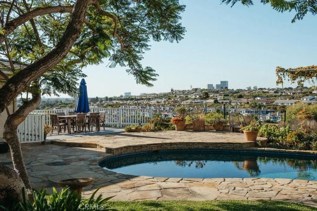407 Mendoza Terrace, Corona Del Mar, CA 92625