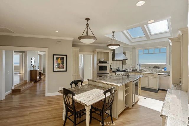407 Mendoza Terrace, Corona Del Mar, CA 92625