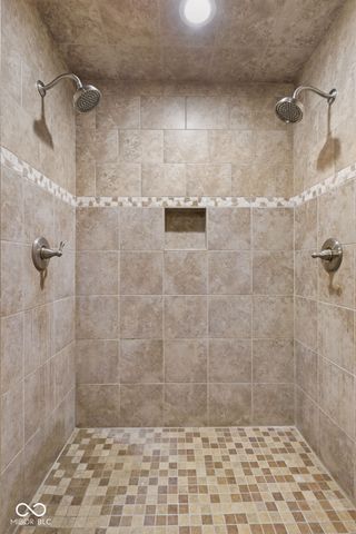 5739 Paradise Drive, Martinsville, IN 46151