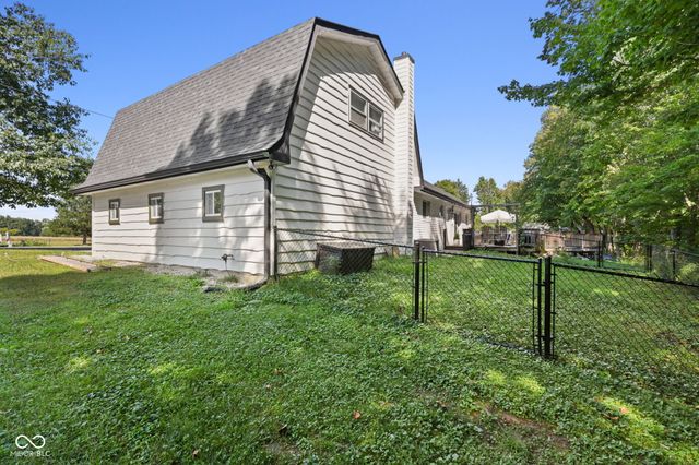 5739 Paradise Drive, Martinsville, IN 46151