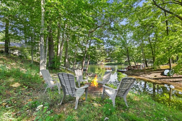 5739 Paradise Drive, Martinsville, IN 46151