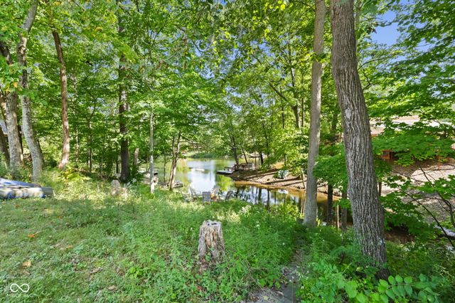 5739 Paradise Drive, Martinsville, IN 46151