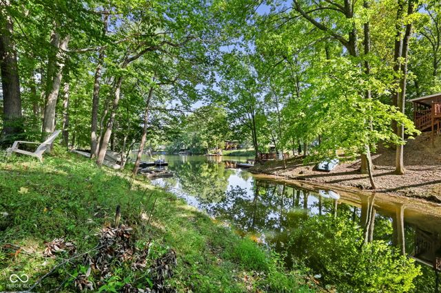 5739 Paradise Drive, Martinsville, IN 46151