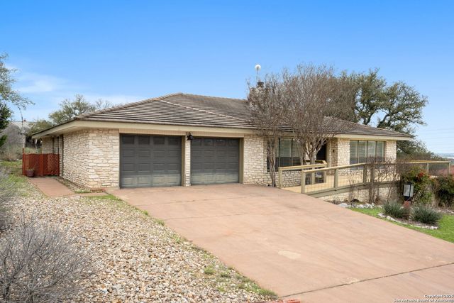 110 Highlands Blvd, Horseshoe Bay, TX 78657