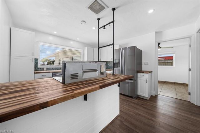 5460 Bayshore RD, North Fort Myers, FL 33917
