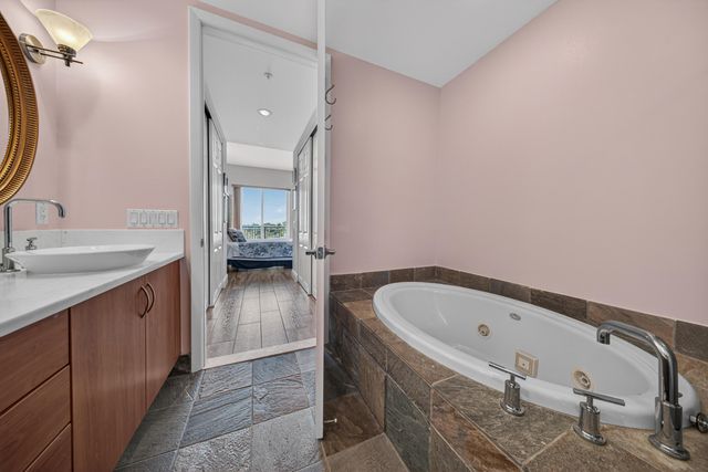 2631 NE 14th Avenue 406, Wilton Manors, FL 33334