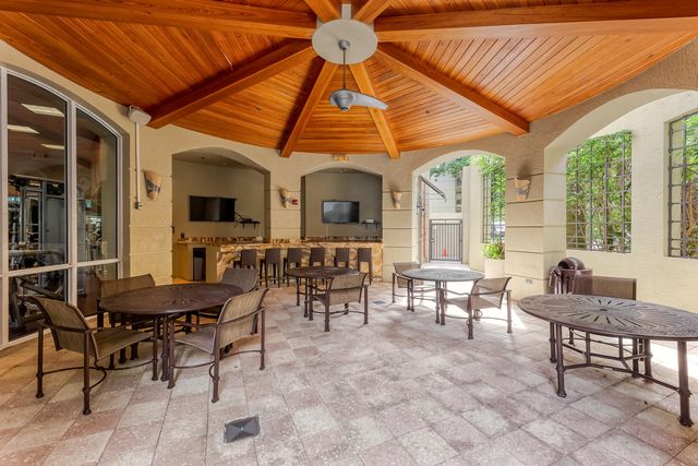 2631 NE 14th Avenue 406, Wilton Manors, FL 33334