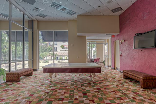 2631 NE 14th Avenue 406, Wilton Manors, FL 33334