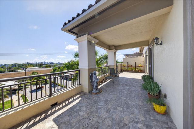 2631 NE 14th Avenue 406, Wilton Manors, FL 33334