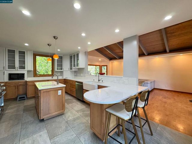 163 El Toyonal, Orinda, CA 94563