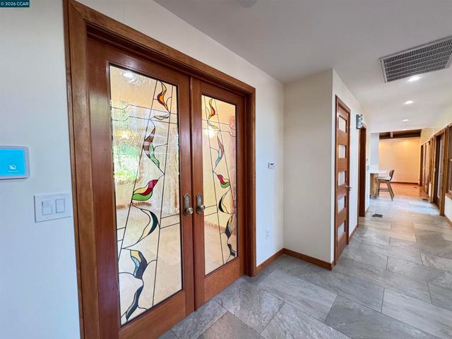 163 El Toyonal, Orinda, CA 94563