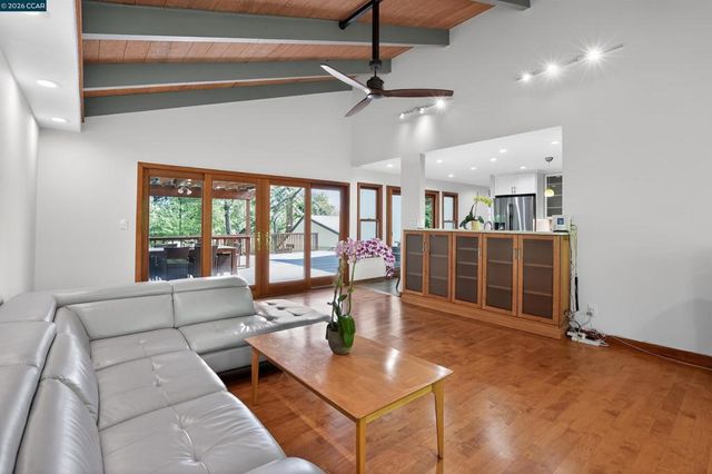 163 El Toyonal, Orinda, CA 94563