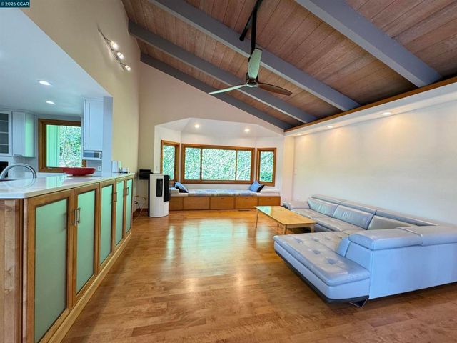 163 El Toyonal, Orinda, CA 94563