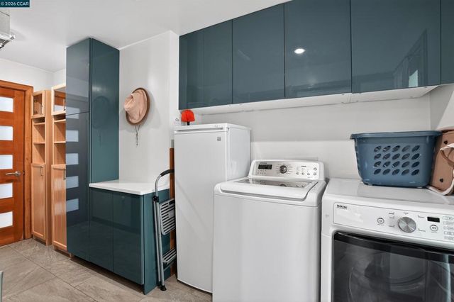 163 El Toyonal, Orinda, CA 94563
