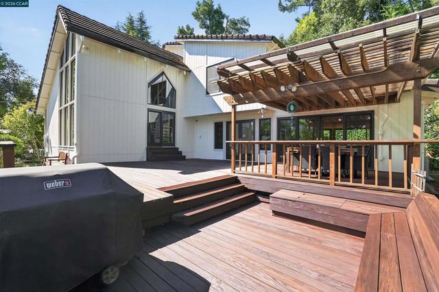 163 El Toyonal, Orinda, CA 94563