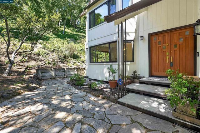 163 El Toyonal, Orinda, CA 94563