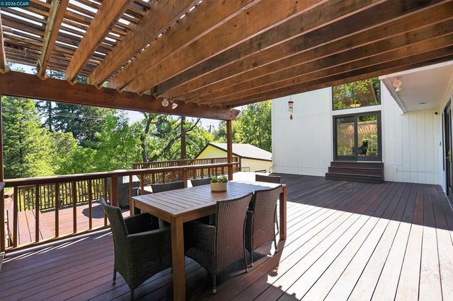 163 El Toyonal, Orinda, CA 94563