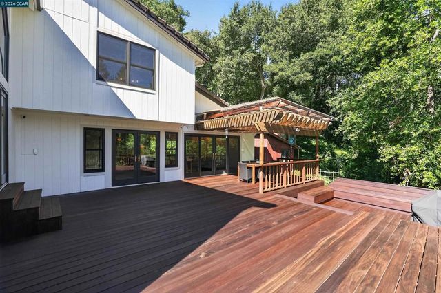 163 El Toyonal, Orinda, CA 94563